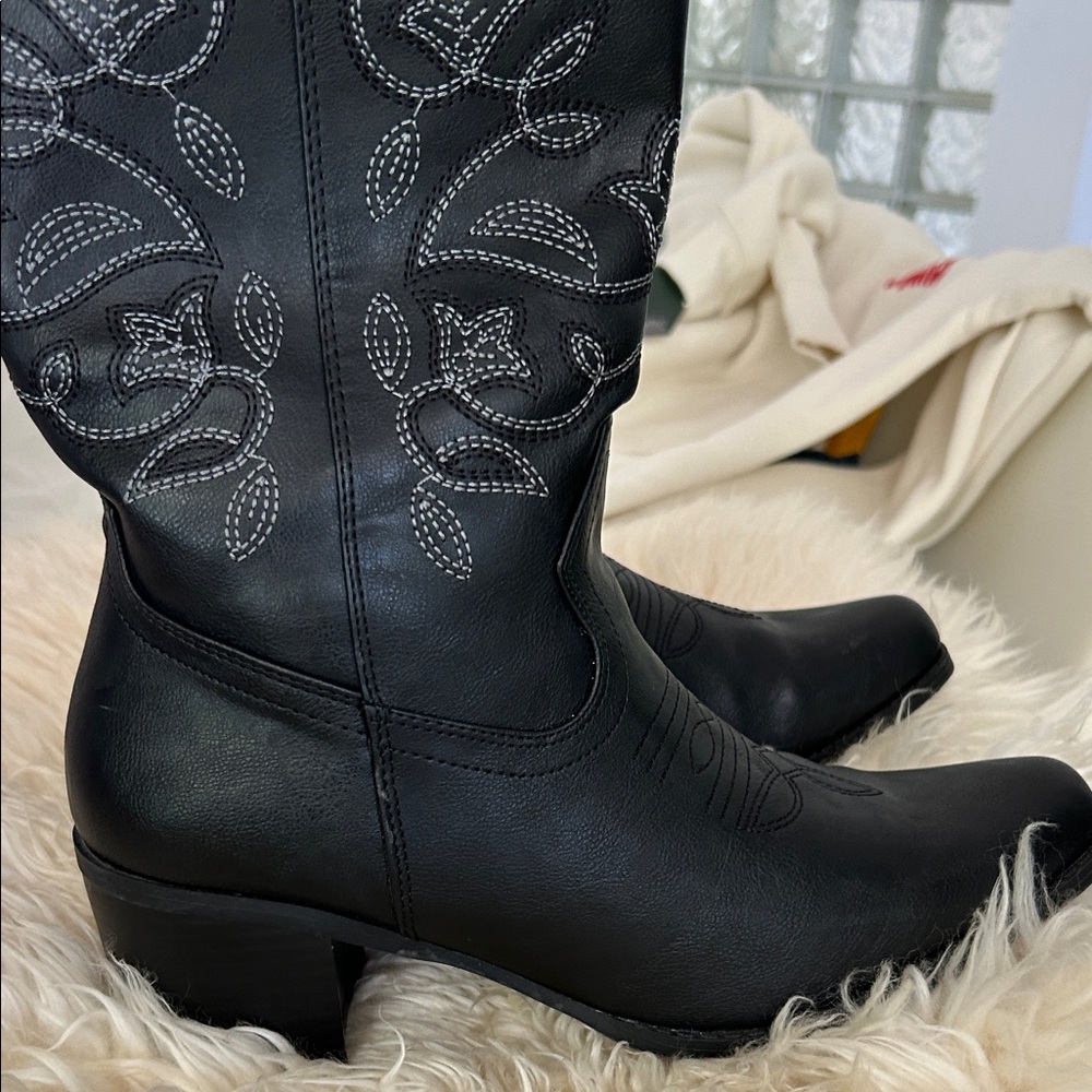 Black Women's Embroidered Western Boots